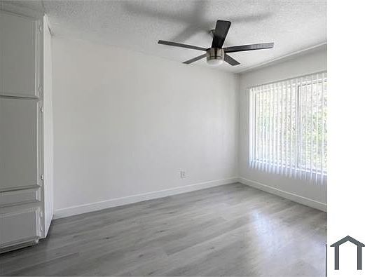 5th image of 4060 Stevely Ave Unit 19