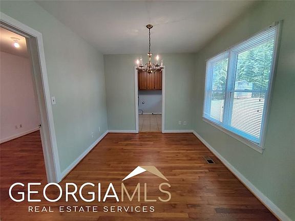 2nd image of 1745 Scott Cir SE