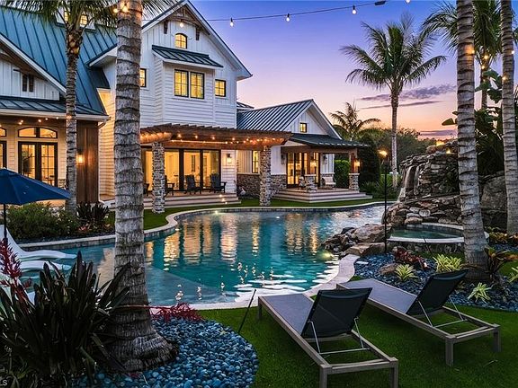 2nd image of 325 Cocohatchee BLVD