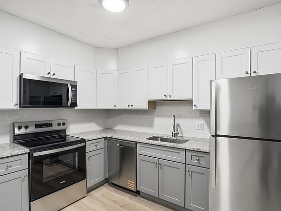 3rd image of 11 Davis Rd APT A5