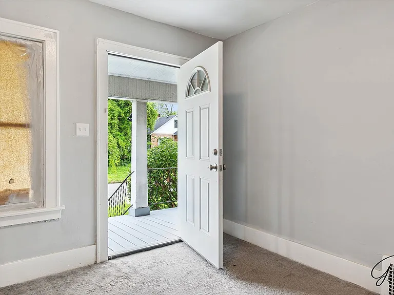 17520 Russell St — Photo 3