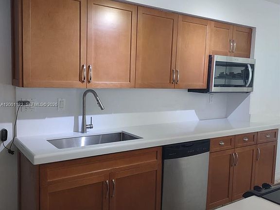 2nd image of 3600 Mystic Pointe Dr APT 513