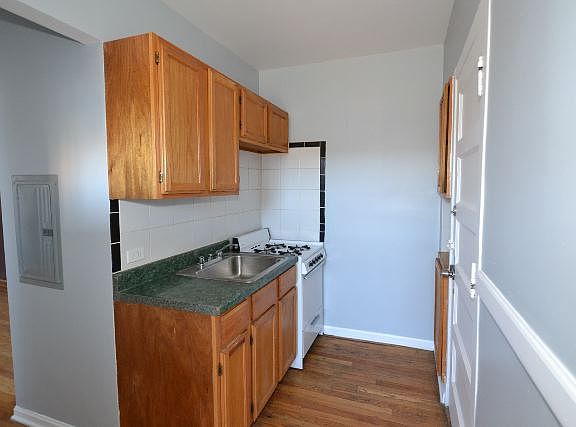 3rd image of 3259 W Wrightwood Ave APT 2F