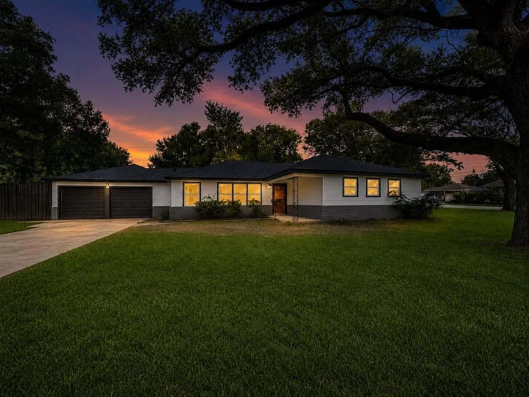 703 Texas Ave — Photo 2