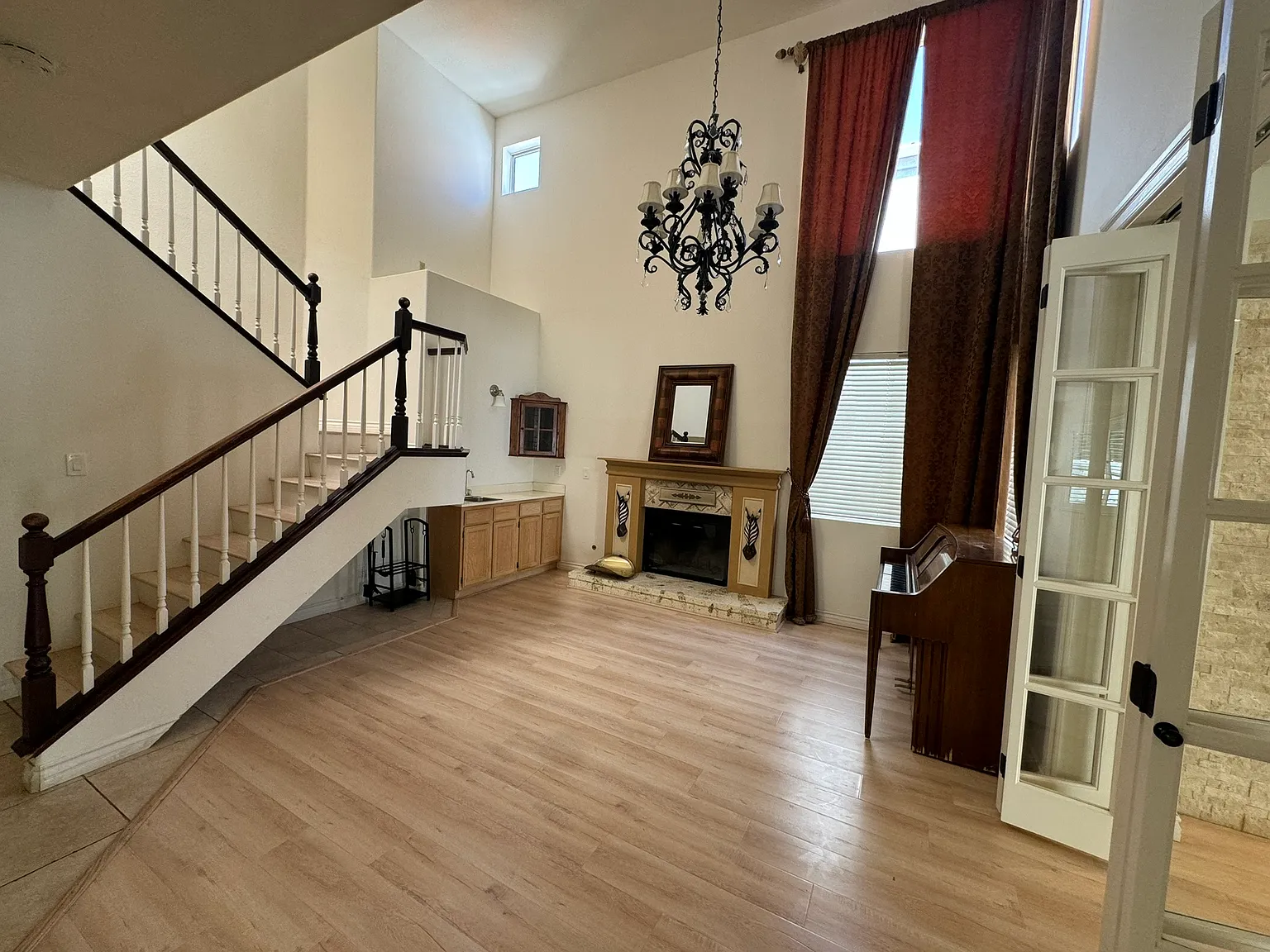 3 bed, 2.5 bath, 2214 sqft, $4,100 — Photo 3