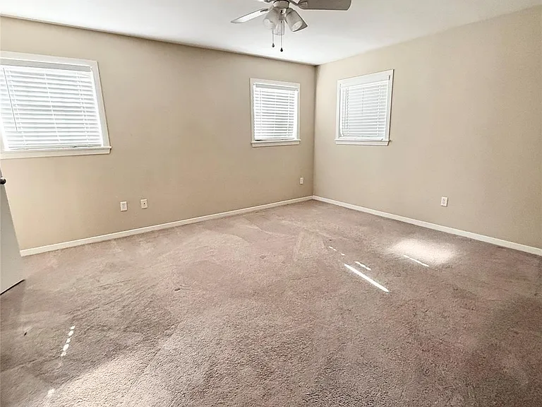 106 Longacre Dr — Photo 15