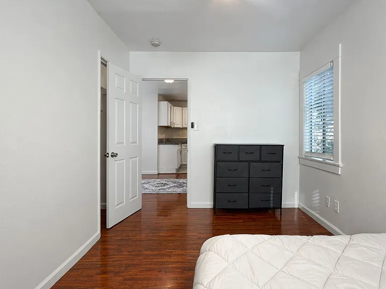 740 Daisy Ave — Photo 8