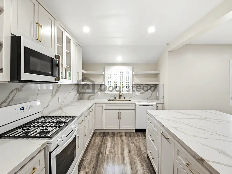 7414 Lasaine Ave — Photo 7