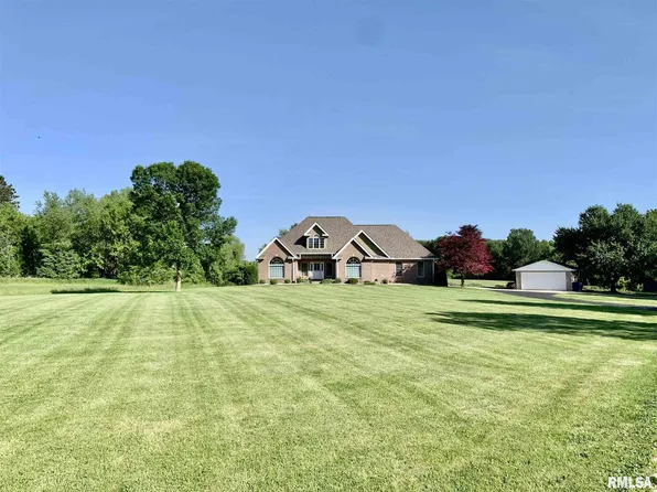 2724 Broadway Rd, Pekin, IL 61554