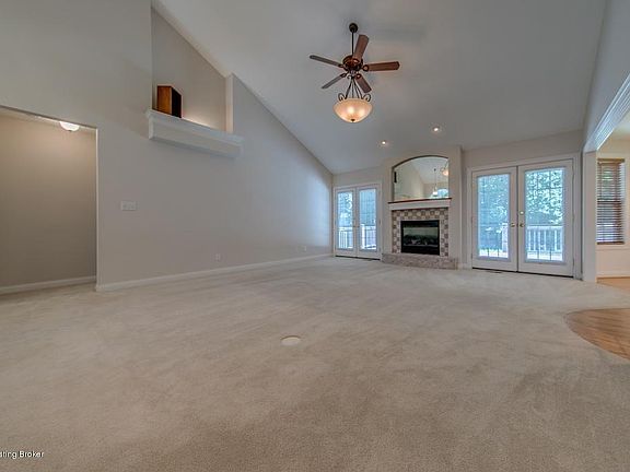 3rd image of 5325 Pavilion Way