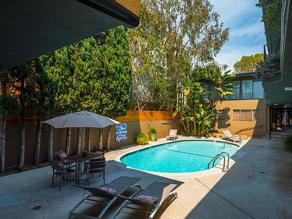 5th image of 1275 Havenhurst Dr APT 17