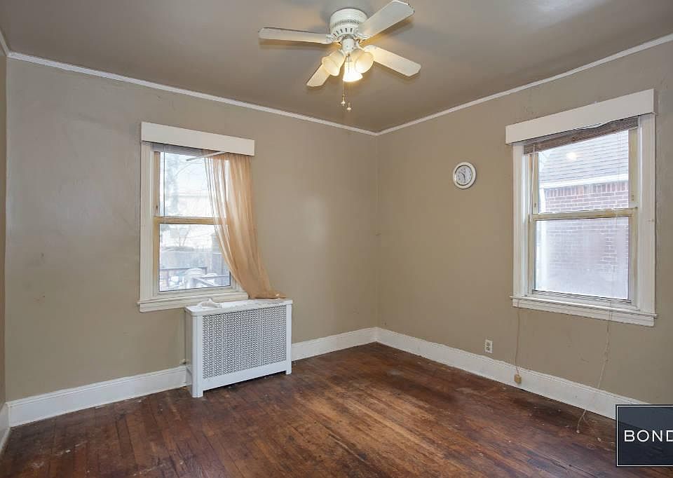 2nd image of 11733 Marsden St