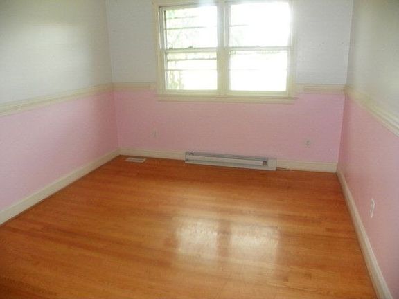 4th image of 301 Connies Cir