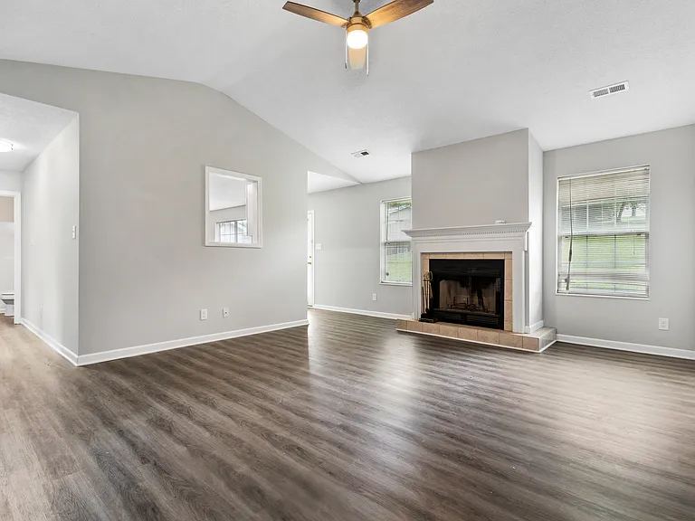 1023 Willow Creek Cir — Photo 4