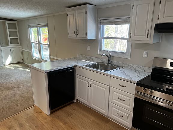 3rd image of 35 Mickelson Ln
