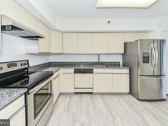 3rd image of 1016 S Wayne St APT 408