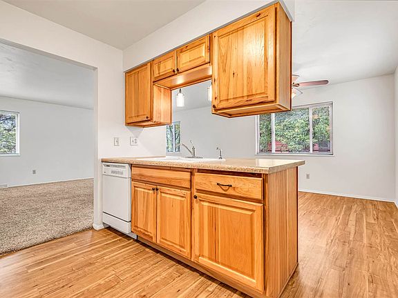 5th image of 213 Willowbrook Rd