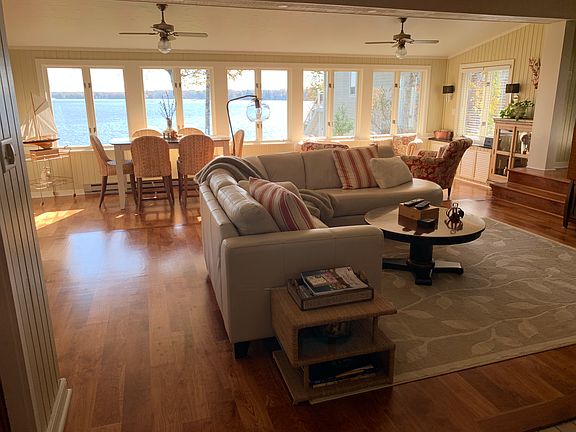 Panoramic lake views 