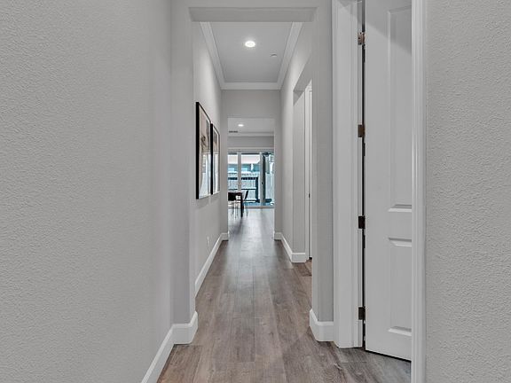 4th image of 1083 Yucca Dr
