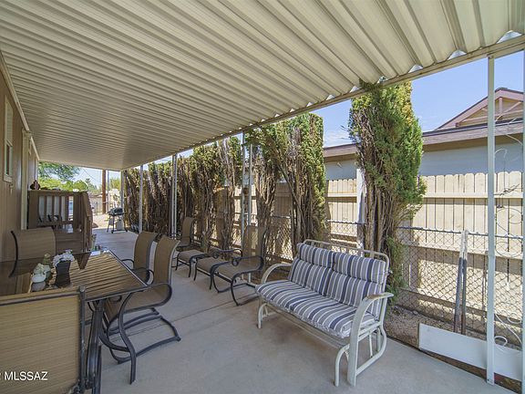5th image of 4041 N Palm Grove Dr