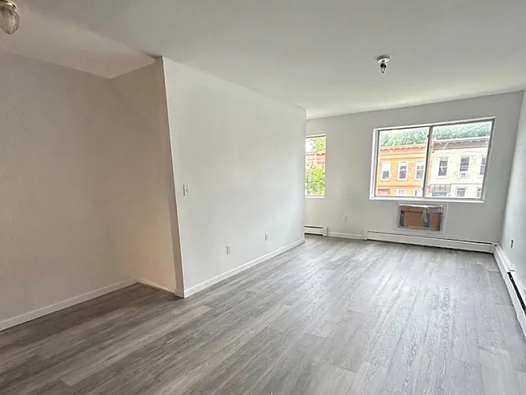 747 Lexington Ave #2 — Photo 7