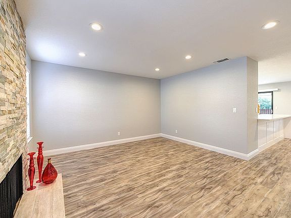 4th image of 6032 White Cloud Ct