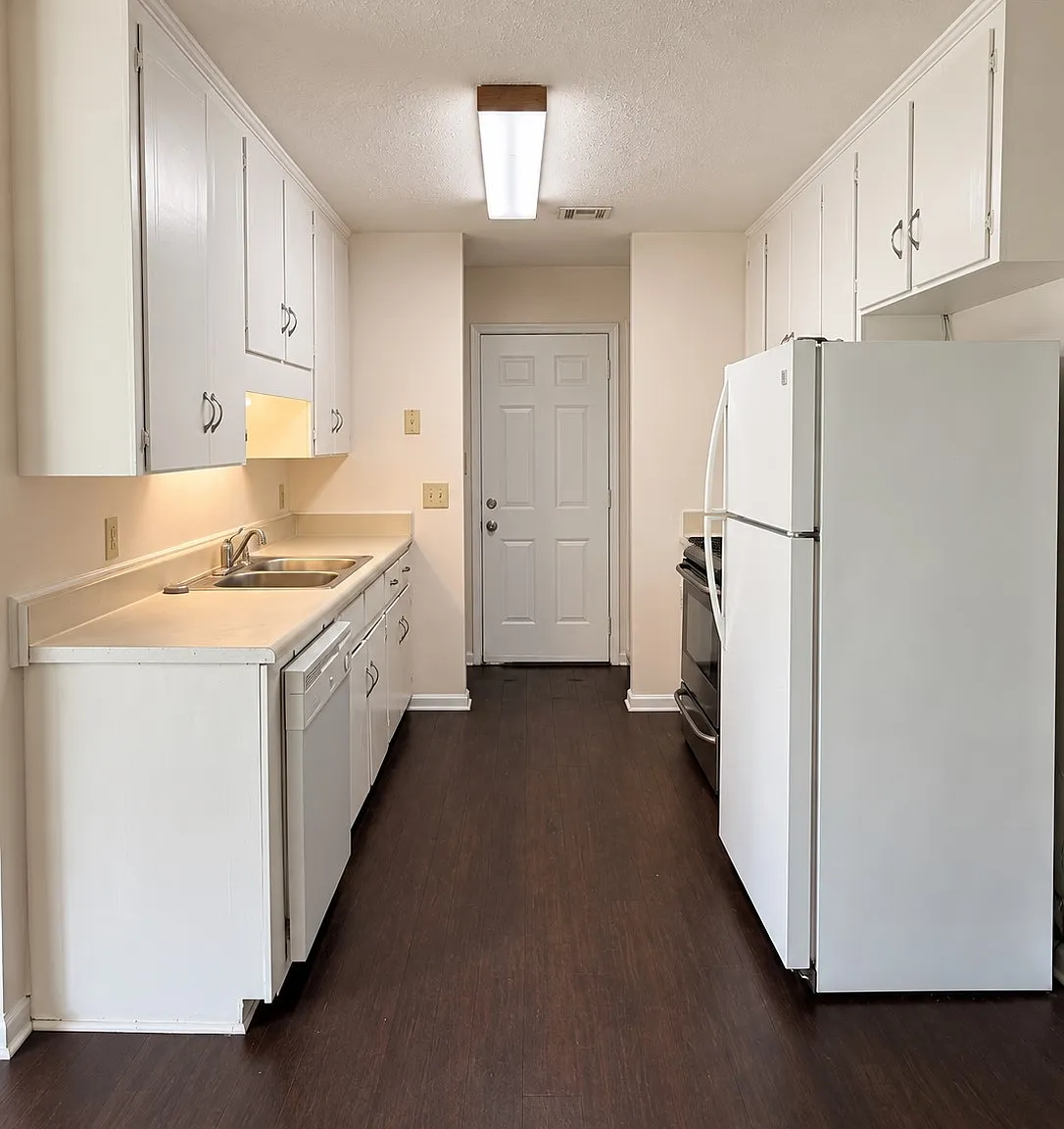 3 bed, 1.5 bath, 1088 sqft, $1,300 — Photo 3