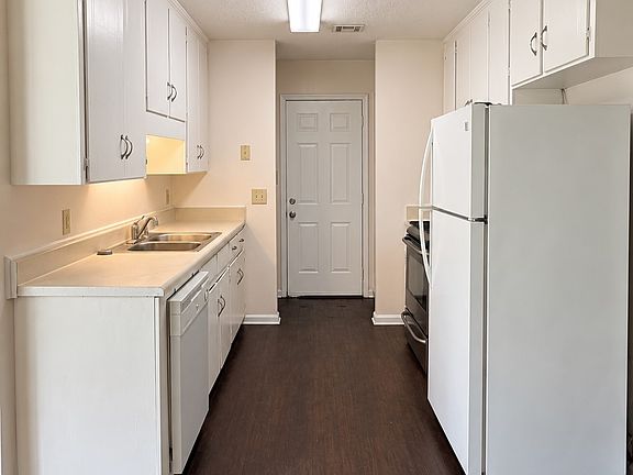 3rd image of 229 Juniper Ct