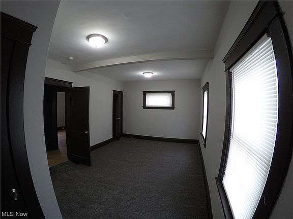 5th image of 839 E 131st St