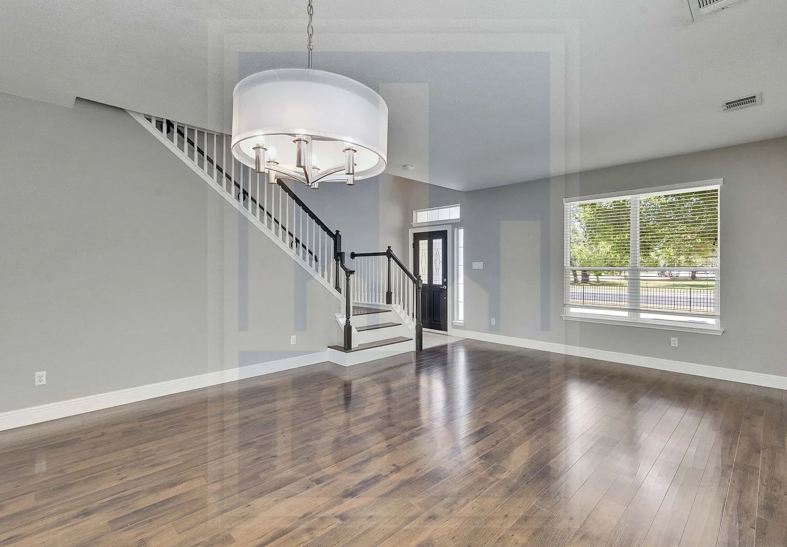 3 bed, 2.5 bath, 2711 sqft, $2,500 — Photo 3