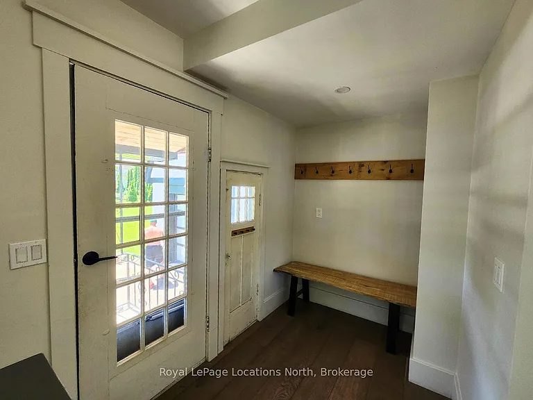 176 Richmond St S — Photo 8