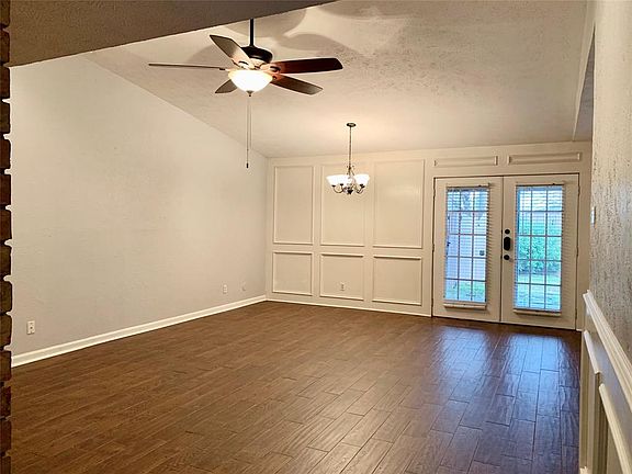 3rd image of 5077 Roberts Dr