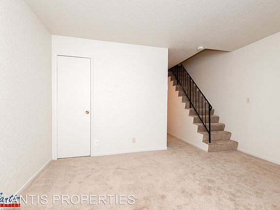 3rd image of 895 Burbank Dr APT 03