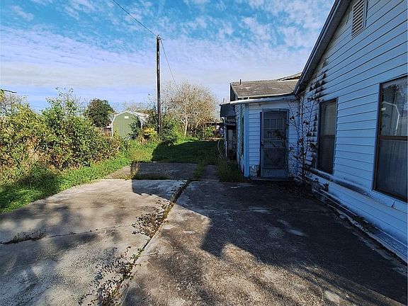 3rd image of 1210 Lolita St