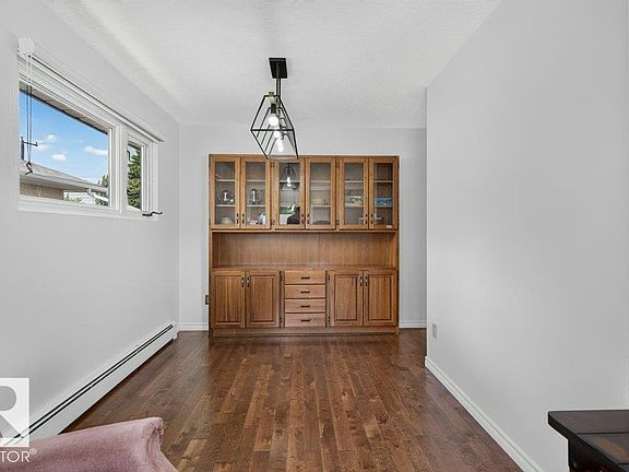 3rd image of 6916 92a Ave NW