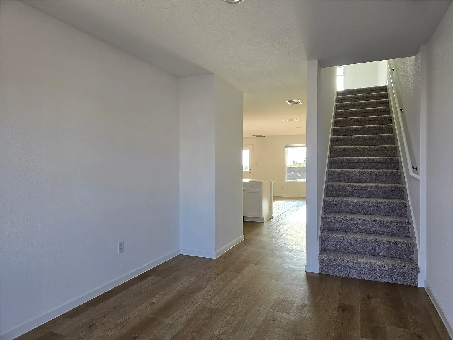 4 bed, 2.5 bath, 2173 sqft, $2,250 — Photo 2