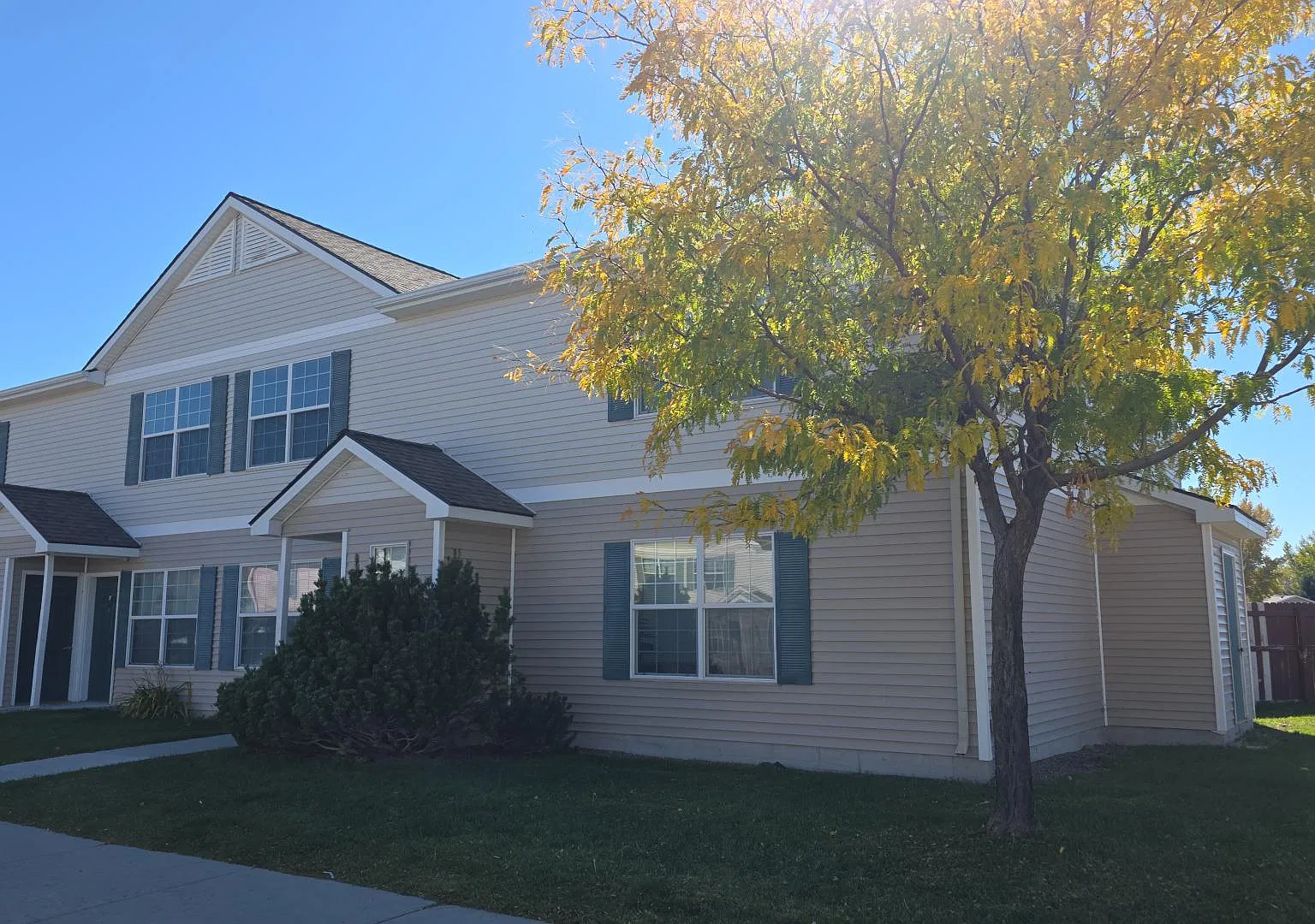Woodridge Apartments — Photo 2