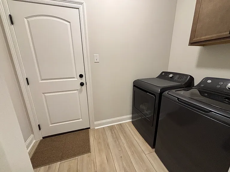 739 Venecia Dr — Photo 10