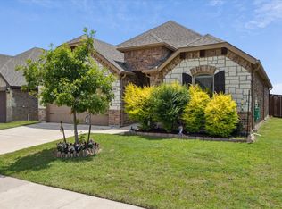 228 Bayonet Dr, Fort Worth, TX 76108