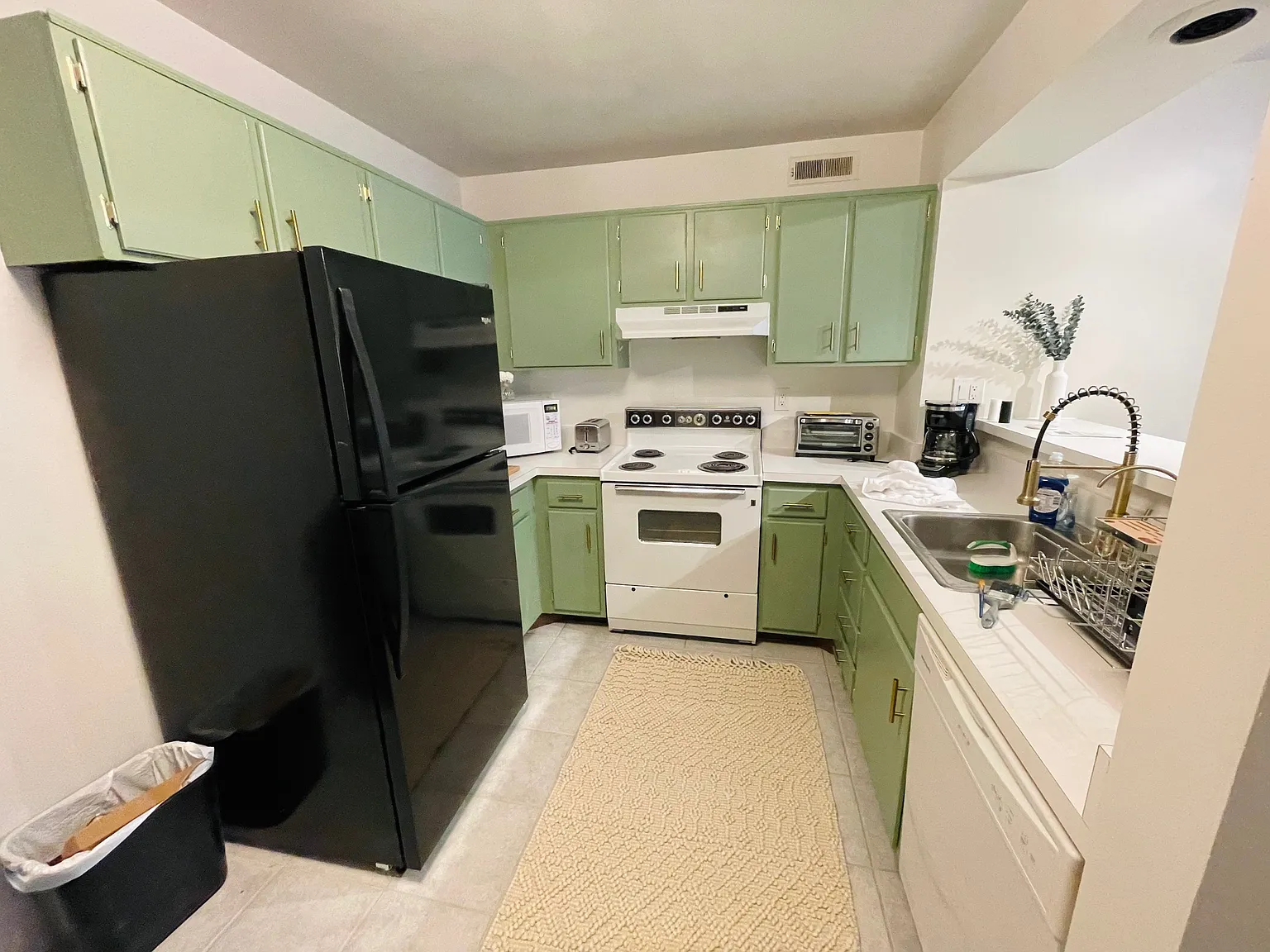 2 bed, 864 sqft, $1,300 — Photo 3