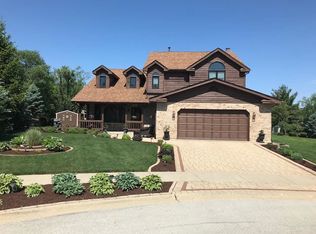 4 Jacqueline Ct, Lemont, IL 60439