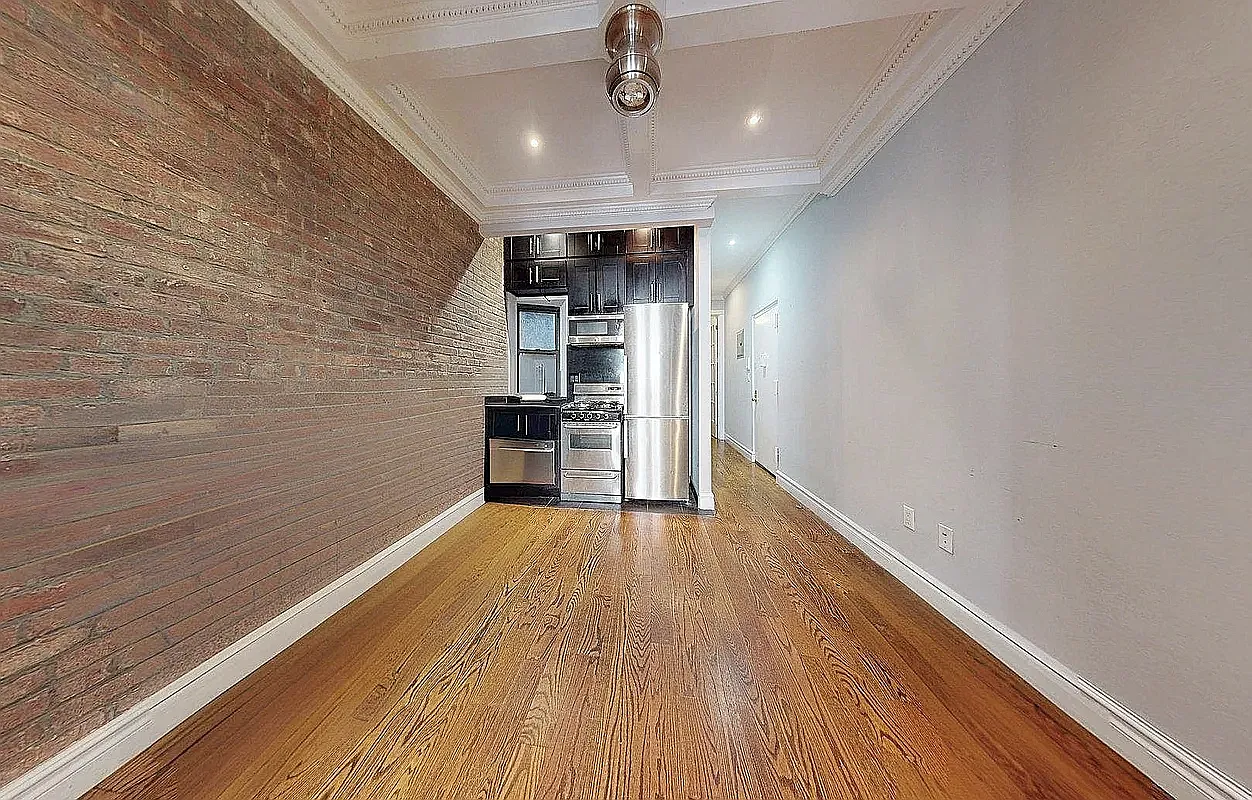 214 East 25th Street — Photo 4