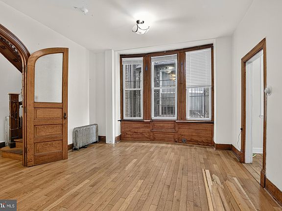 5th image of 4011 Pine St