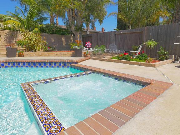 3rd image of 404 Manzanita St