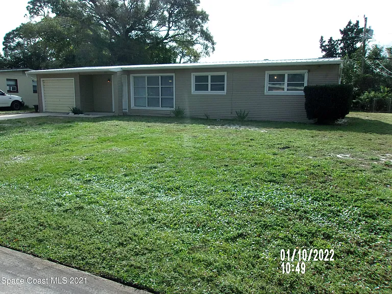 1105 Myrtle Ln — Photo 1