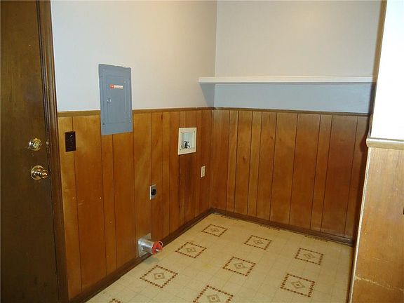 5th image of 506 E Park St