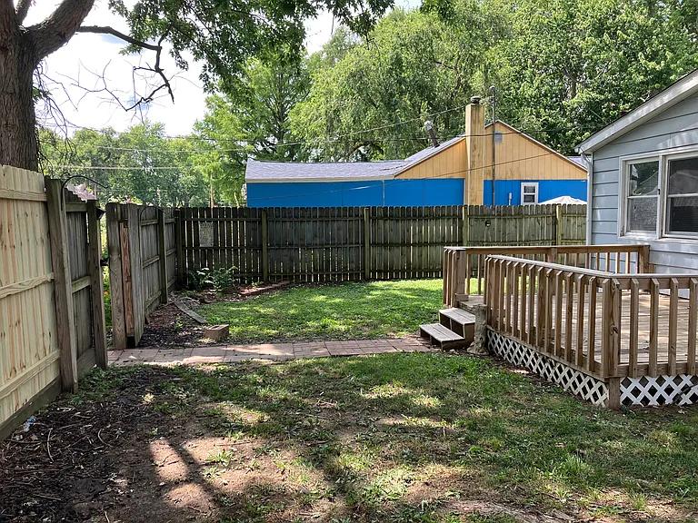 212 E Marshall St — Photo 19