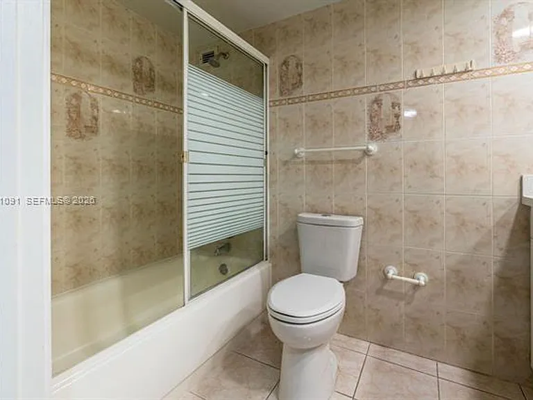 5401 Collins Avenue Cu #919 — Photo 25