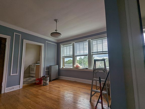 5th image of 4649 Washington St #3B