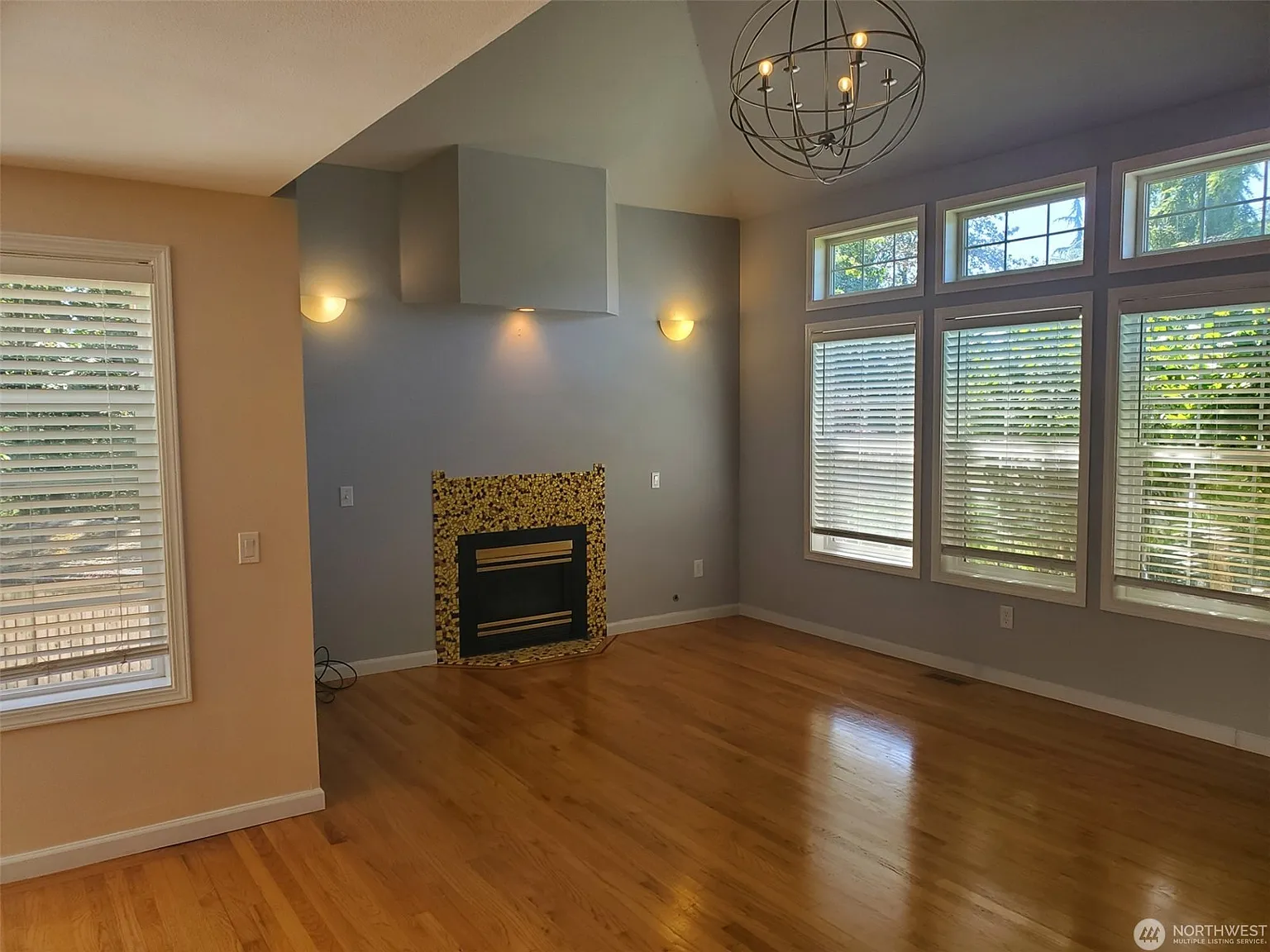 5 bed, 3.5 bath, 2560 sqft, $3,600 — Photo 4